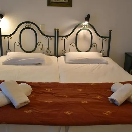 Pavlos Maria Double White W 2 Beds Lejlighed